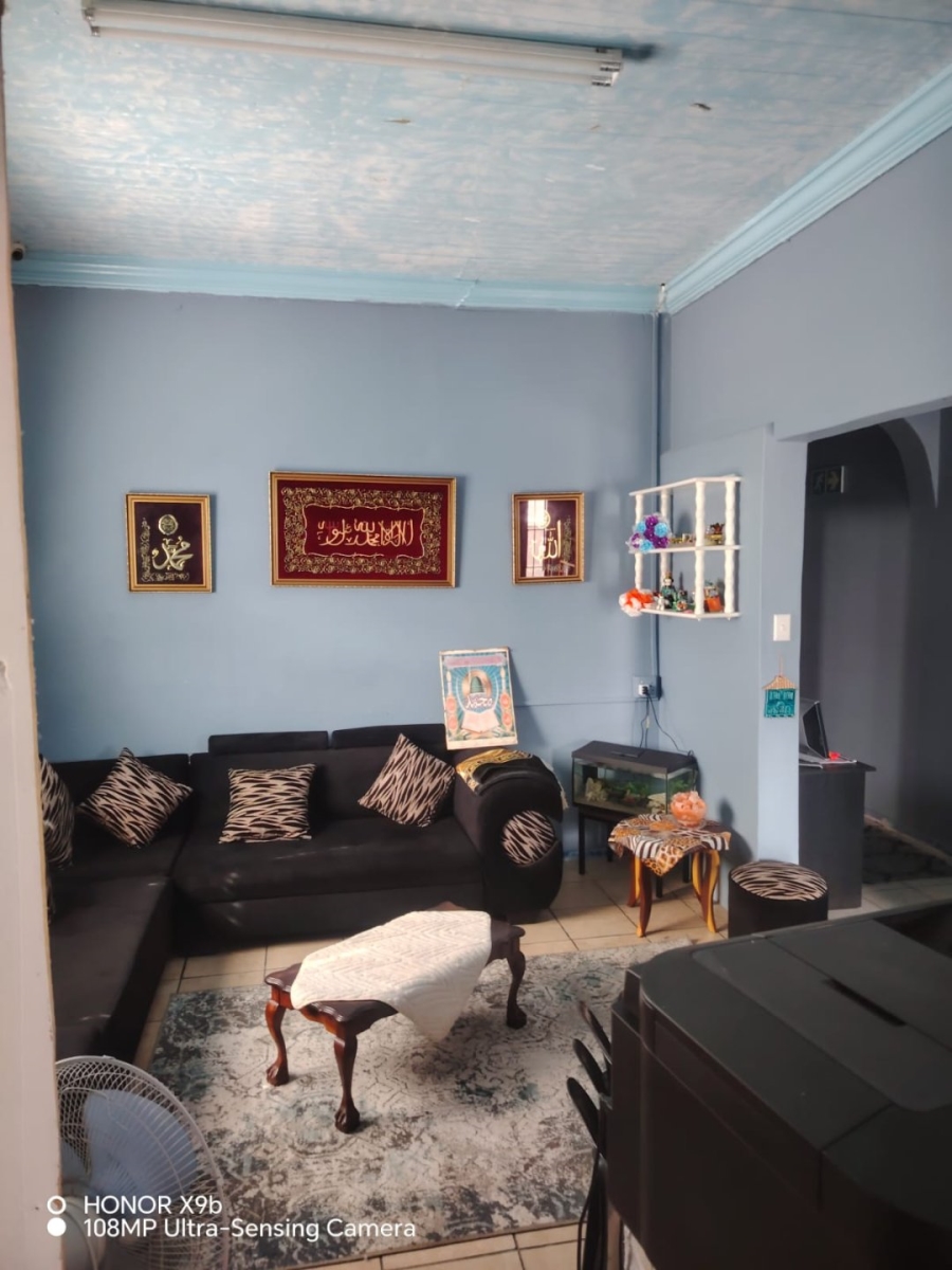 5 Bedroom Property for Sale in Wynberg Upper Western Cape